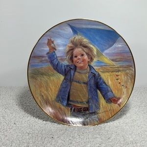 𝅺VINTAGE Frances Hook 1982 Kite Flying Collectors Plate